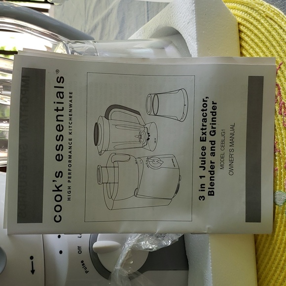 Cook's Essentials 3 in 1 Juice Extractor, Blender and Grinder, New - Picture 3 of 4